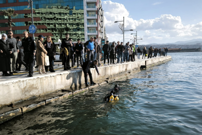 İzmir'de akülü tekerlekli sandalyesiyle denize düşen engelli kişiyi deniz polisi kurtardı