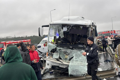 Kuzey Marmara Otoyolu'nda kaza! 1 polis şehit, 16 polis yaralı