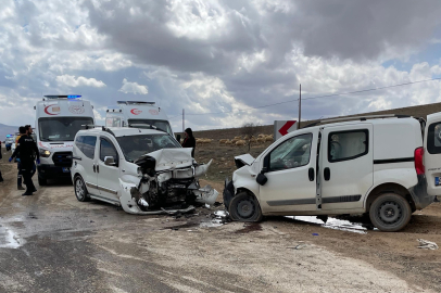 Malatya’da iki araç kafa kafaya çarpıştı: 4 yaralı