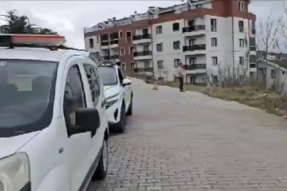 Bursa'da sağanak faciası! Ağaç devrildi, yol çöktü