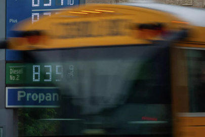 ABD'de benzin fiyatları ilk kez galon başına 4 dolara ulaştı