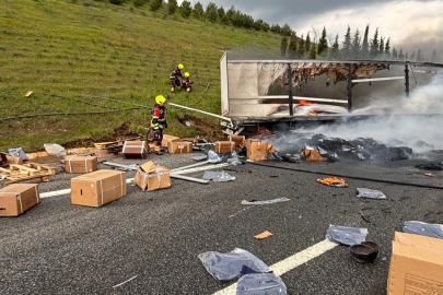 Balıkesir'de otoyolda korkutan tır yangını: 2 yaralı