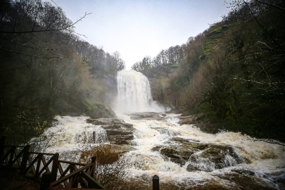 Bursa'da Suuçtu Şelalesi bahar yağışlarıyla coştu!
