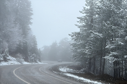 Bursa’yı etkileyen kar yağışı! İnegöl-Domaniç yolunda sürücülere uyarı...