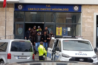 Çanakkale'de çaldıkları araçla Edremit'te yakalanan 2 şüpheli tutuklandı