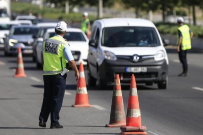 Gece yarısı başlıyor, saatler kaldı! Trafikte yeni cezalar...