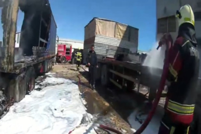 Mersin'de yangın, tırlar hurdaya döndü