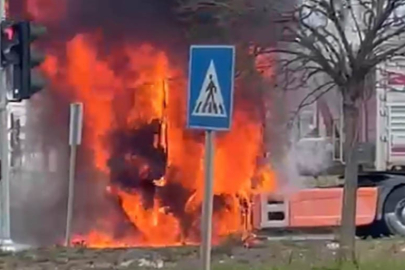 Samsun'da seyir halindeki tırın kupası alevlere teslim oldu