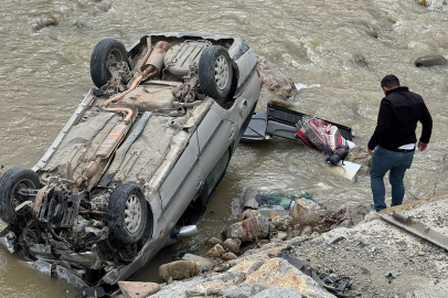 Sinop Ayancık'ta otomobil ırmağa uçtu: 1 yaralı