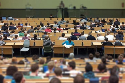 Tarihin en büyük öğrenci affı geliyor: Milyonlar üniversiteye dönüyor!