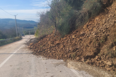 Bursa Mudanya'da yağış nedeniyle toprak kayması yaşandı!