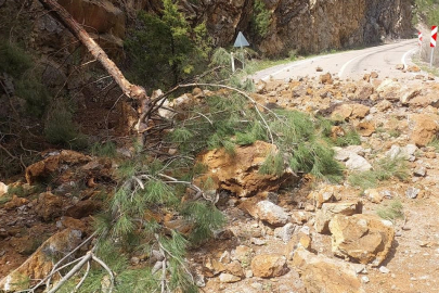 Adana'da Feke-Saimbeyli kara yolu ulaşıma kapandı