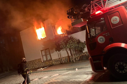 Antalya'da yanan evde dumandan etkilenen iki çocuk hastaneye kaldırıldı