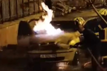 Bitlis’te seyir halindeki araç alev aldı