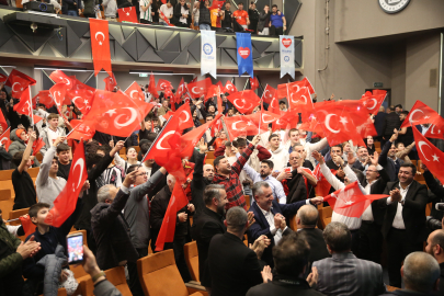 Bursa'da Kosova-Türkiye maçı kurulan dev ekranlardan izlendi