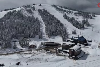 Bursa Uludağ'da sezon uzadı! Nisan ayında 2 metre kar var