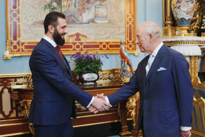 eş-Şara, İngiltere Kralı III. Charles ile bir araya geldi