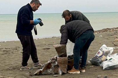 Hatay'da sahilde bulunan sahipsiz çantada yaklaşık 45 kilogram esrar çıktı