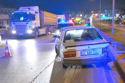 Kırıkkale'de tırla çarpışan otomobildeki 3 kişi yaralandı