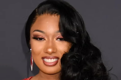 Megan Thee Stallion sahnede bir anda yere yığıldı! İlk müdahaleyi kendi ekibi yaptı