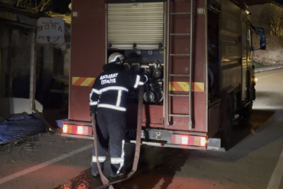 Aksaray'da metruk evde çıkan yangın paniğe neden oldu