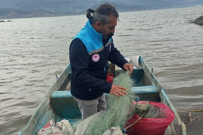 Çorum'da gölde 800 metre balık ağı ele geçirildi