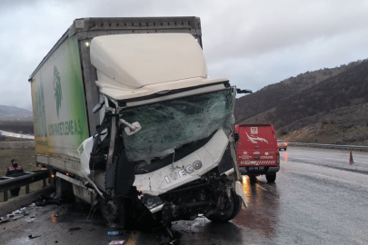 Malatya'da tırla çarpışan hafif araçtaki 3 kişi öldü