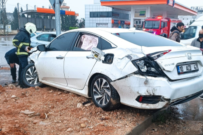 Mardin'de kamyonla otomobilin çarpıştığı kazada 2 kişi yaralandı
