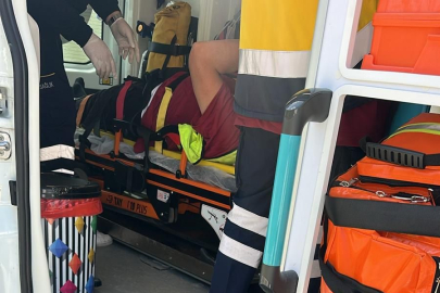 Sakarya'da kaza yapan kamyon sürücüsünün imdadına muhtar yetişti