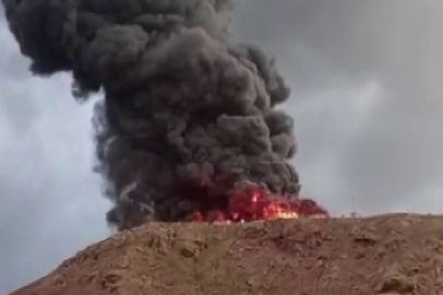 Sivas'ta çiftlik şantiyesinde yangın çıktı: Gökyüzü dumanla kaplandı