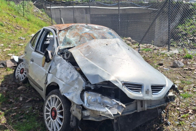 Zonguldak'ta kontrolden çıkan otomobil cezaevi bahçesine uçtu