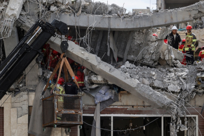 ABD ve İsrail Tahran’da üniversite ve havalimanını hedef aldı