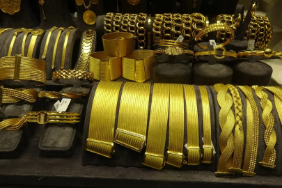 Altın yeni ralliye hazırlanıyor! Dev bankadan fiyat tahmini...