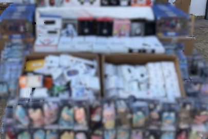 Antalya'da 3,5 milyon liralık kaçak elektronik eşya ve oyuncak ele geçirildi