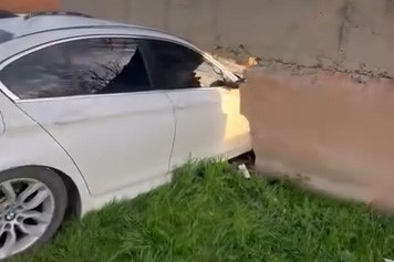 Batman’da otomobil ihata duvarına çarptı: 1 yaralı