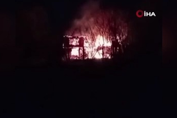 Bursa'da 2 katlı ev alev alev  yandı