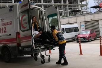 Bursa'da iş yerine sopalarla girip ortalığı savaş alanına çevirdiler: 4 yaralı