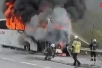 Bursa'da panik anları: Yolcu otobüsü alev aldı!