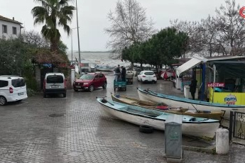 Bursa'nın "Küçük Venedik"i turizm sezonunu açtı ama yolları kapandı