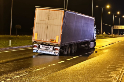 Edirne İpsala'da tır, otomobil ve kamyonet ile çarpıştı: 1 yaralı