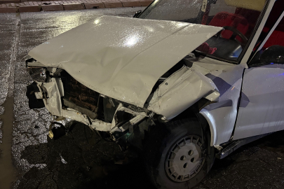 Kayseri'de iki otomobil çarpıştı: Tofaş kağıt gibi ezildi
