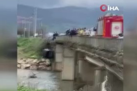 Bursa'da 3 araç birbirine girdi, 1'i dereye uçtu: Çok sayıda yaralı var...