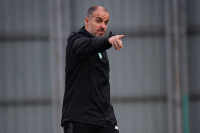 Bursaspor Teknik Direktörü Mustafa Er: “Şampiyonluk kupası kaldırmak…”