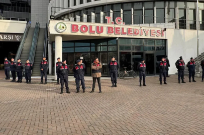 Bolu Belediyesi'ne operasyon! Binada arama...