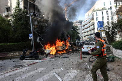 İran'ın füzesi, İsrail Savunma Bakanlığı kompleksinin yanına düştü