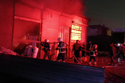 Şanlıurfa'da hurdacı dükkanında korkutan yangın
