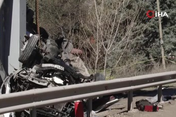 Ankara'da feci kaza! Özel halk otobüsünün üst geçide çarptı: 4 can kaybı