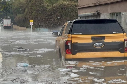 Adana'da etkili olan sağanak ve dolu hayatı olumsuz etkiledi