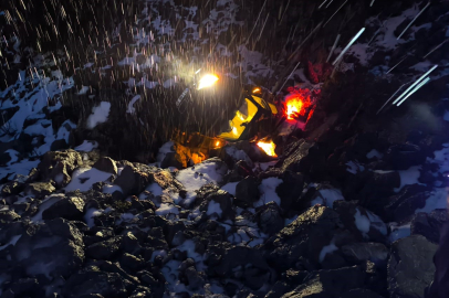 Antalya'da otomobil şarampole yuvarlandı: 3 yaralı