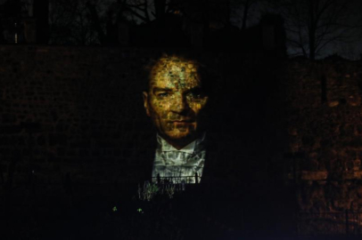 Bursa'nın 700 yıllık destanı ışık gösterisiyle anlatıldı